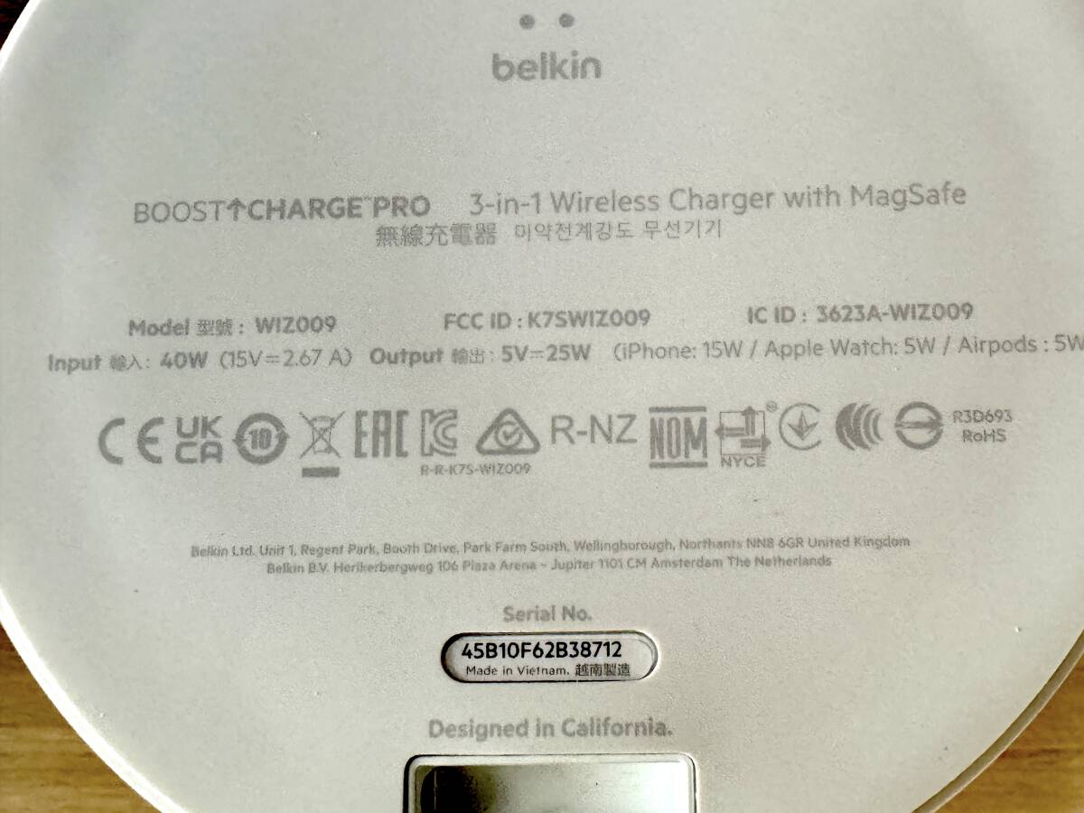 Belkin (ベルキン) BoostCharge Pro MagSafe 3-in-1 磁気ワイヤレス充電器 WIZ009dqWH 最大15W 急速 Apple iphone ホワイト WIZ009