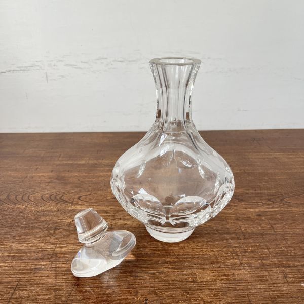 fd60521 ガラス デキャンタ ガラス瓶 デカンタ 蓋付き 高さ約23cm 水差し インテリア ※欠け有り_画像2