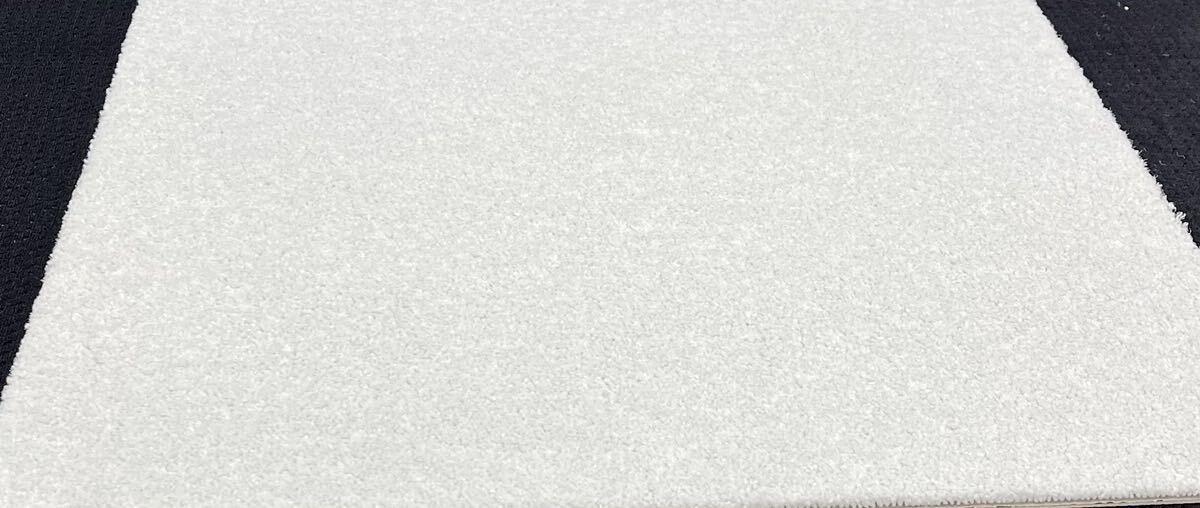新品.未使用の高級なタイルカーペット        (日本製) 50×50 80枚 キレイな白 8〜9㍉ 100円スタート！maronD4-8の画像6