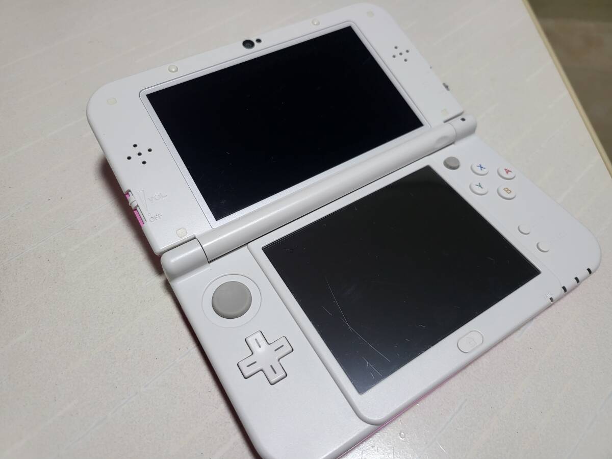 動作OK new 3DS LL ピンク 液晶に線キズあり 東芝製microSD4GB付き 送料185円 or 370円 or 520円_画像1