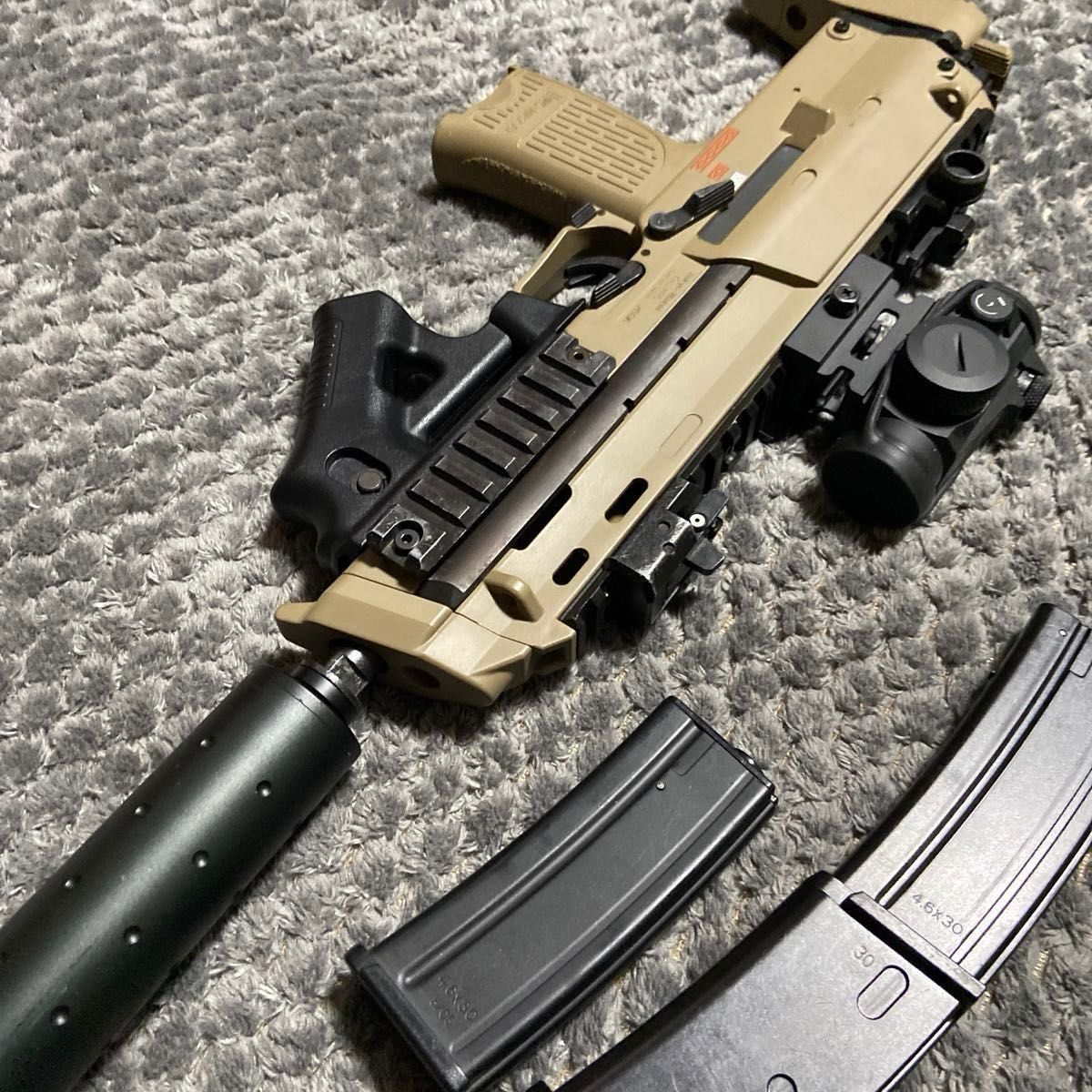 東京マルイ 電動ガン MP7 タンカラー 内部ノーマル サイレンサー 東京マルイ 電動ガン MP7 タンカラー 内部ノーマル サイレンサー