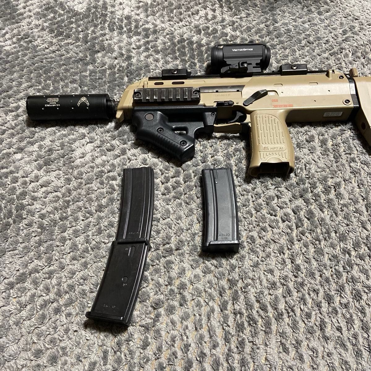 東京マルイ 電動ガン MP7 タンカラー 内部ノーマル サイレンサー 東京マルイ 電動ガン MP7 タンカラー 内部ノーマル サイレンサー
