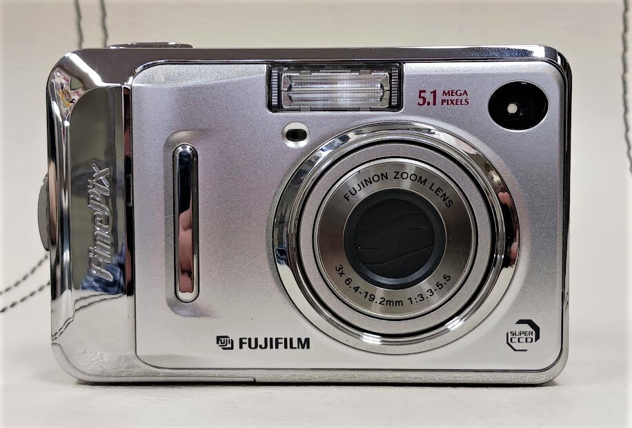 ★☆富士フィルム デジカメ FinePix A500 256MBカード付き 動作確認済み 中古美品☆★_画像2