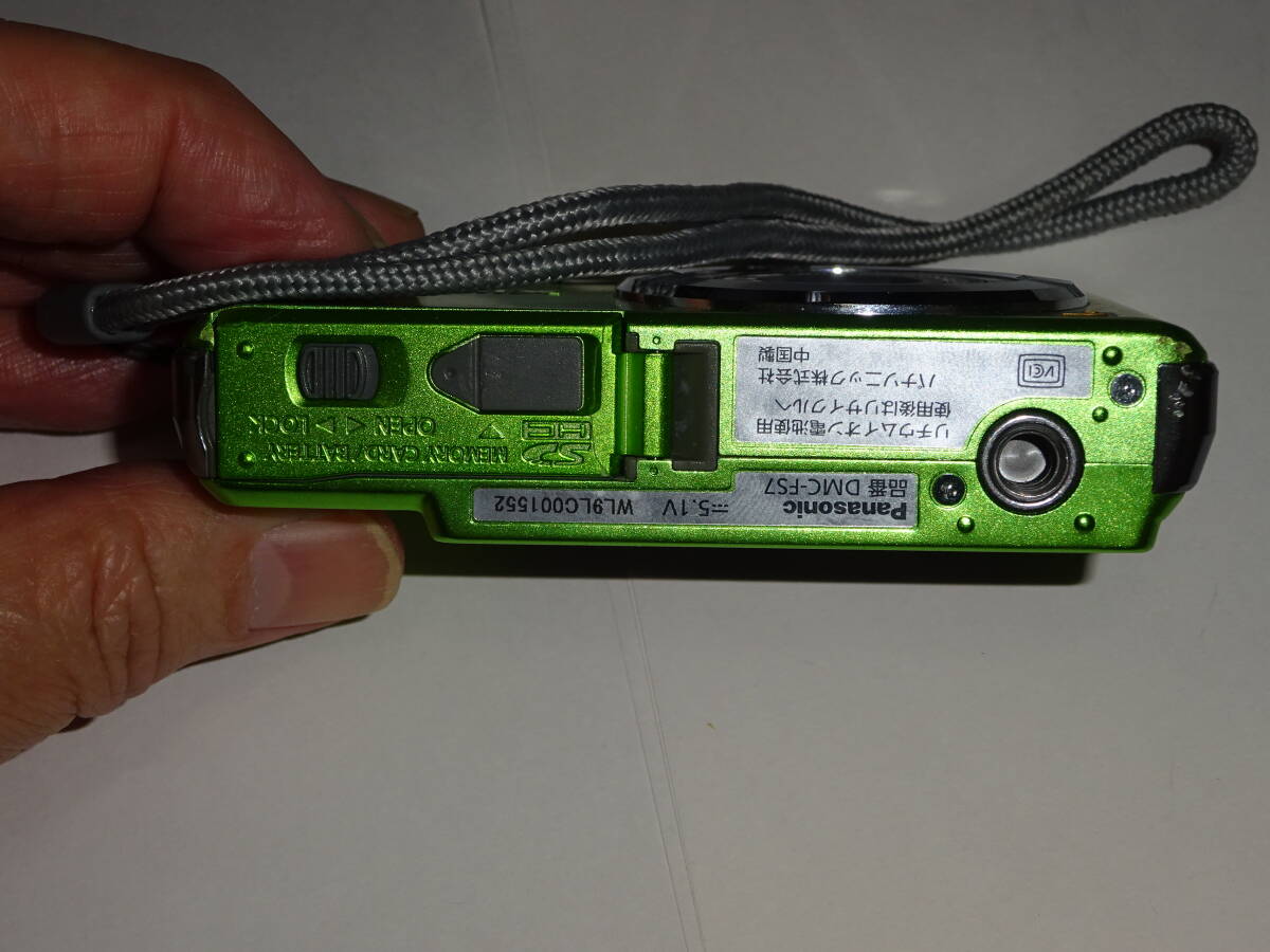 パナソニック　デジカメ・LUMIX DMC-FS7＋電池・充電器　中古品_画像5