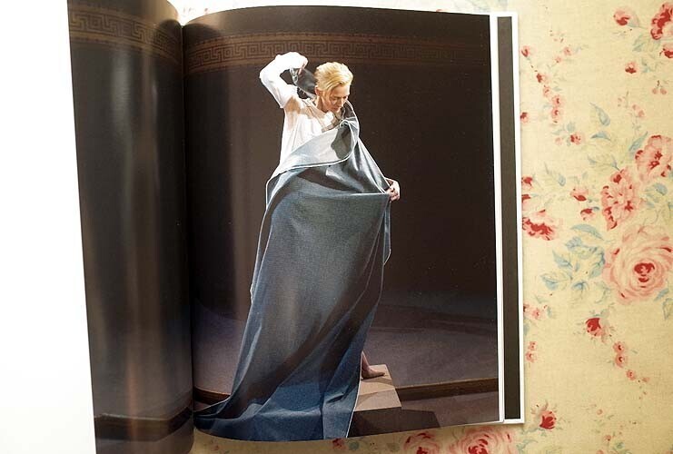 45858/Impossible Wardrobes Olivier Saillard & Tilda Swinton 函入り 3冊組 ティルダ スウィントン 2015年 ファッション 写真集 映像作品 - アート写真 45858/Impossible Wardrobes Olivier Saillard & Tilda Swinton 函入り 3冊組 ティルダ スウィントン 2015年 ファッション 写真集 映像作品 - アート写真