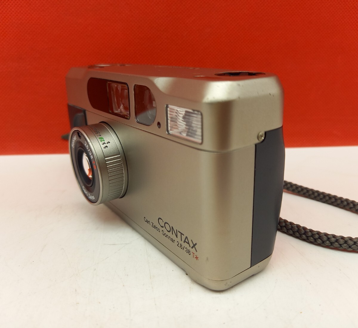 ■ CONTAX T2 コンパクトフィルムカメラ Carl Zeiss Sonnar 2.8/38 T* 動作確認済 シャッター、フラッシュOK ケース付 コンタックス_画像2