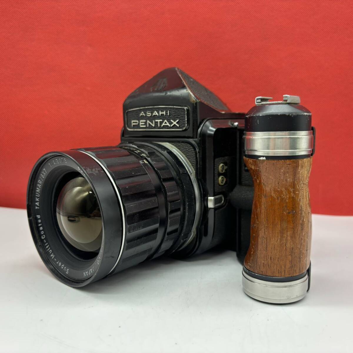 ◆ PENTAX 6×7 中判フィルムカメラ 木製グリップ ボディ Super-Multi-Coated TAKUMAR 6×7 F4.5/75 レンズ 現状品 ペンタックスの画像2