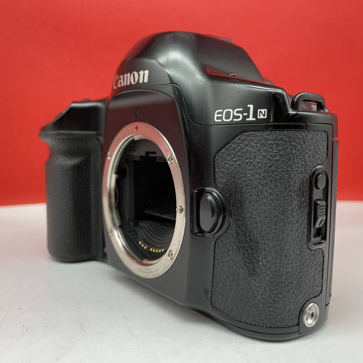 □ Canon EOS-1N 一眼レフカメラ フィルムカメラ ボディ 通電確認済 露出計OK 現状品 キャノンの画像4