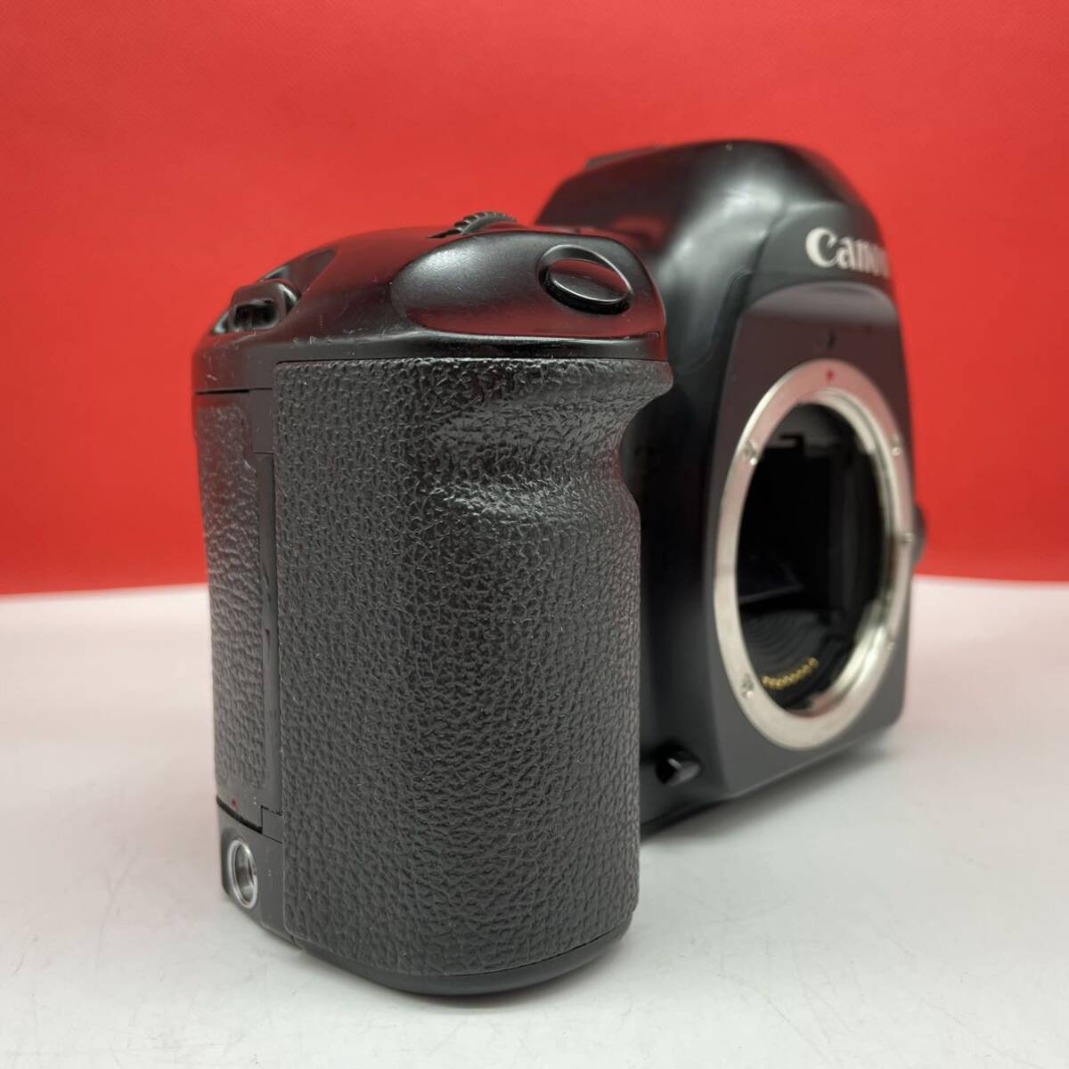 □ Canon EOS-1N 一眼レフカメラ フィルムカメラ ボディ 通電確認済 露出計OK 現状品 キャノンの画像2