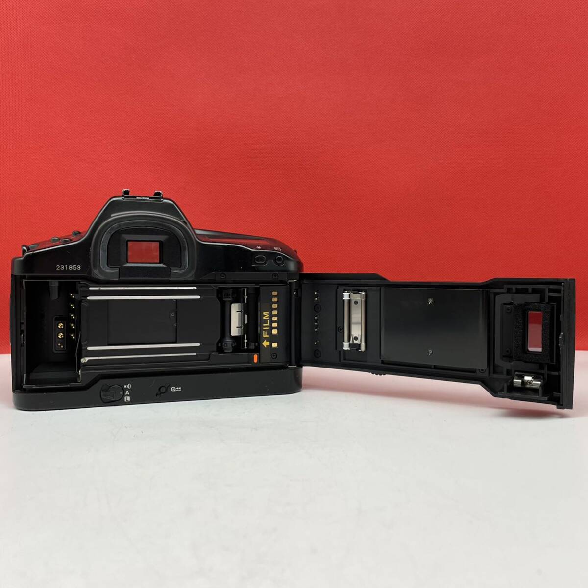 □ Canon EOS-1N 一眼レフカメラ フィルムカメラ ボディ 通電確認済 露出計OK 現状品 キャノンの画像7