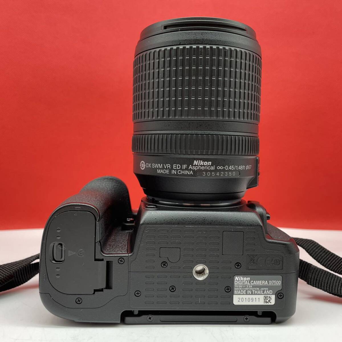 □ Nikon D7500 デジタル一眼レフカメラ ボディ AF-S DX NIKKOR 18-140mm F3.5-5.6G ED VR レンズ シャッター、フラッシュOK 付属品 ニコンの画像6