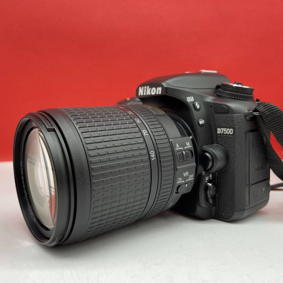 □ Nikon D7500 デジタル一眼レフカメラ ボディ AF-S DX NIKKOR 18-140mm F3.5-5.6G ED VR レンズ シャッター、フラッシュOK 付属品 ニコンの画像4