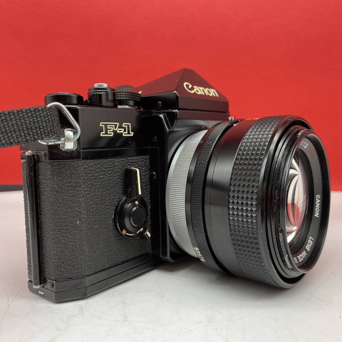 □ Canon F-1 フィルムカメラ 一眼レフカメラ ボディ FD 55mm F1.2 S.S.C. レンズ シャッターOK 現状品 キャノン_画像2