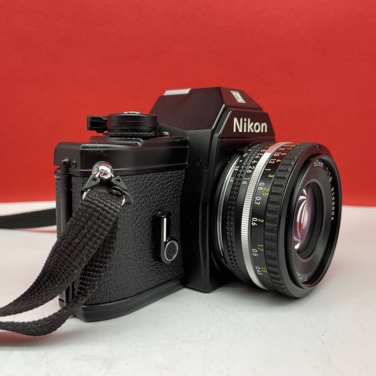 □ Nikon EM 一眼レフカメラ フィルムカメラ ボディ NIKKOR 50mm F1.8 レンズ シャッター、露出計OK ニコン _画像2