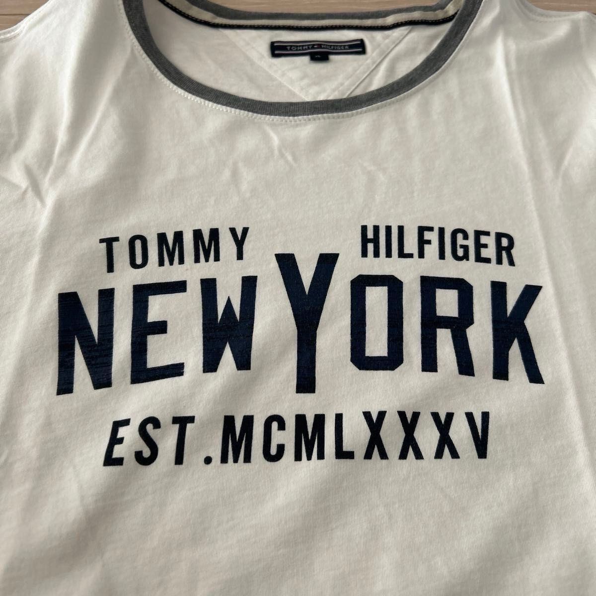 良品　トミーヒルフィガー　メンズXL Tシャツ　 ホワイト　 半袖Tシャツ　TOMMY HILFIGER New York