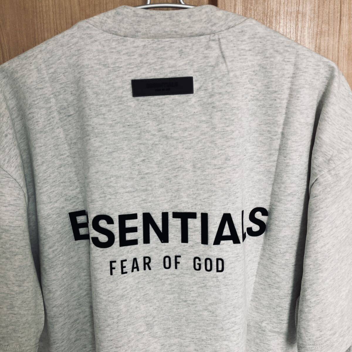 FEAR OF GOD Essentials 両面ロゴ Tシャツ ライトグレー Lの画像3