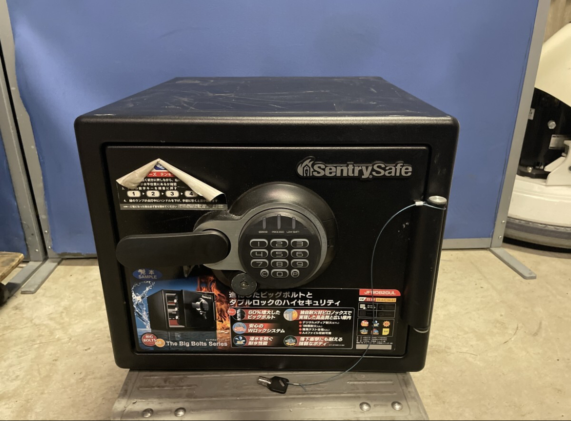  exhibition goods SENTRY cent Lee JFW082GUL safe home use UL standard 1 hour enduring fire water-proof 22.8L A4 numeric keypad + key double lock 