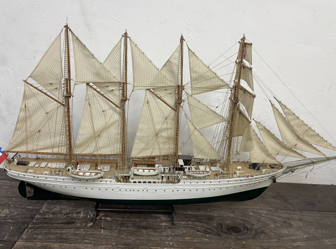  final product ESMERDLDAesmelaruda practice sailing boat model 1/100 scale total length 115cm Chile navy 