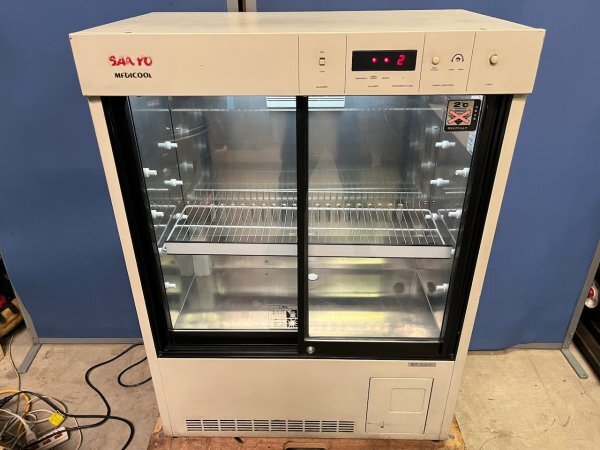 SANYO サンヨー 薬品冷蔵ショーケース MPR-161D（H) 動作確認済み 100V 158L 業務用 冷蔵庫 スライドドア （２）_画像1