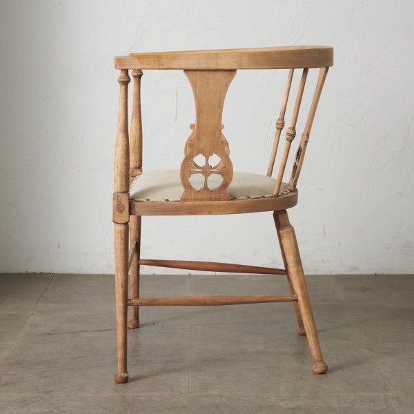 IZ71229F★張替済 英国 アンティーク アームチェア ストリップド加工 サイドチェア 木彫刻 ダイニングチェア 象嵌 椅子 西欧 クラシック_画像3