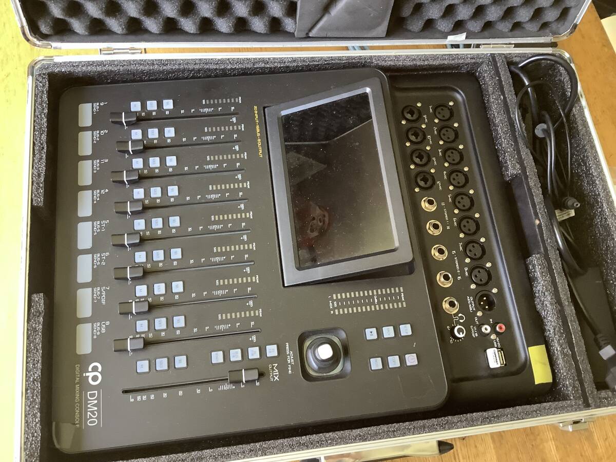 Classic pro digital mixer DM20 ケース付中古難有り 軽量多機能 Classic pro digital mixer DM20 ケース付中古難有り 軽量多機能