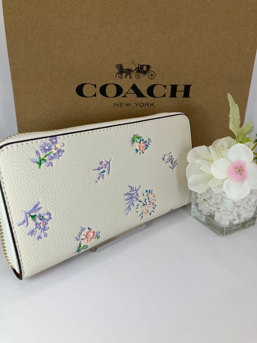 新品　未使用　COACH コーチ 　フラワーブーケ　長財布　箱、紙袋付き