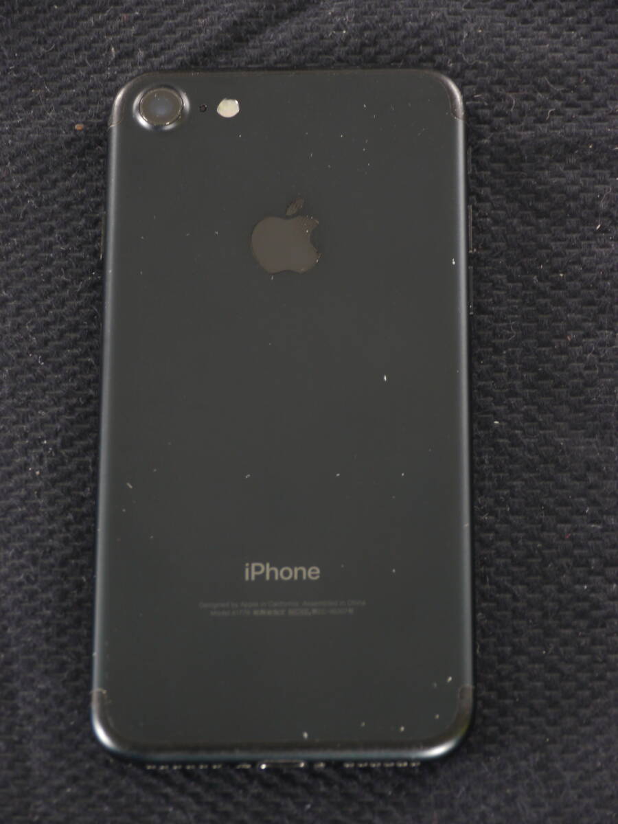 NTT docomo　Apple　iPhone 7　32GB　Black ブラック　MNCE2J/A　SIMロック解除済　動作確認済　バッテリー現状品_画像3