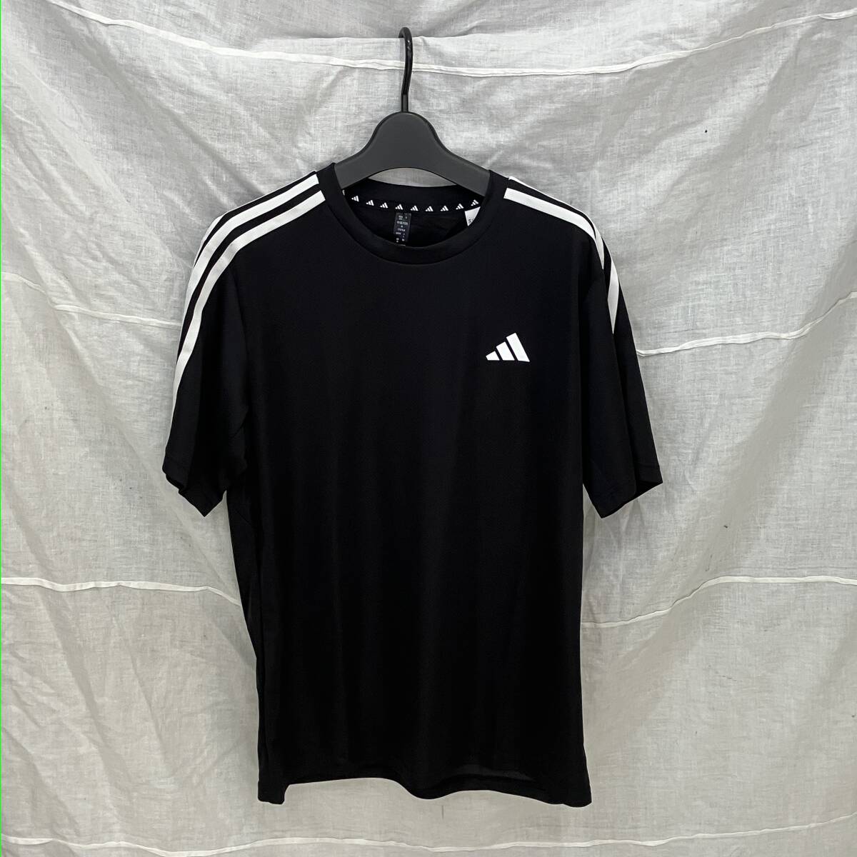 新品未使用品★adidas アディダス★ XLサイズ 『トレイン エッセンシャルズ 3ストライプス』黒ブラック 半袖Tシャツ BXT41/IB8150_画像1