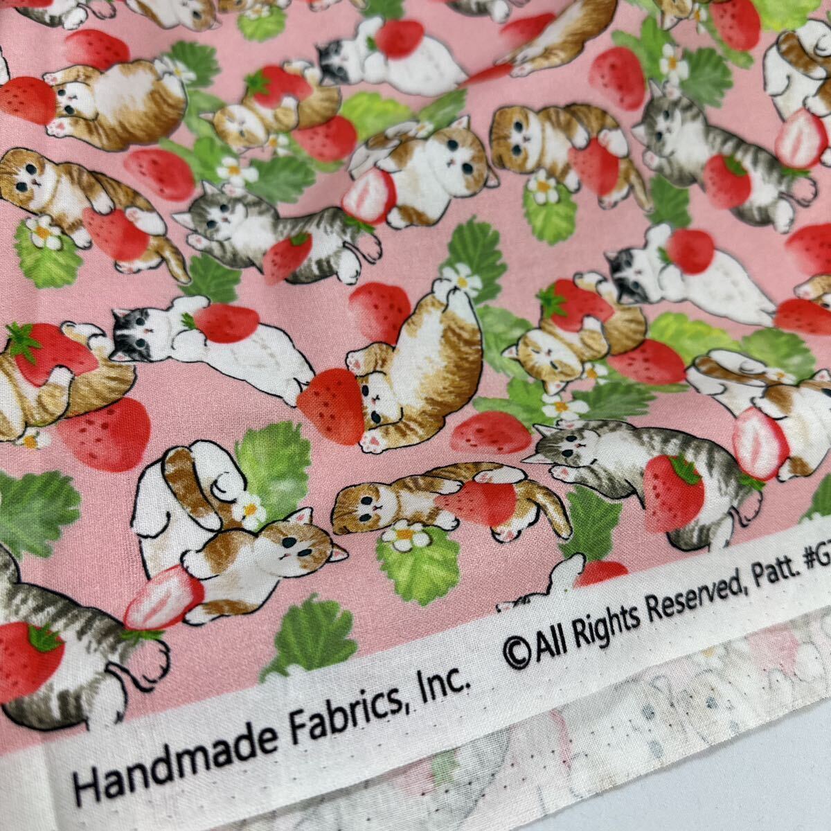 USAシーチング綿生地幅110cm×50cm.いちご猫、ピンク_画像3