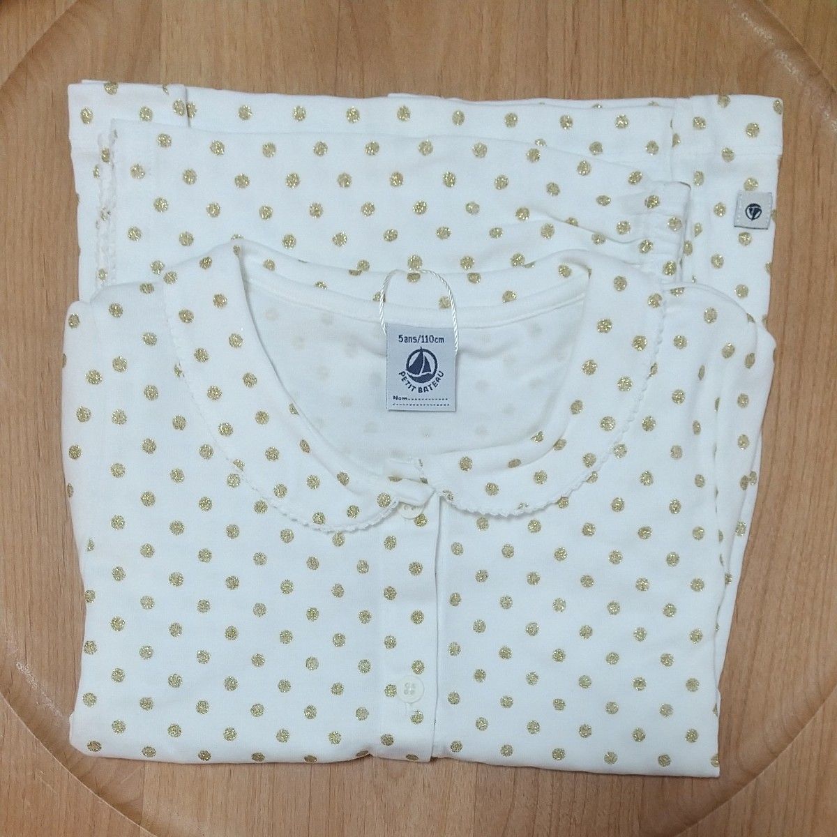  PETIT BATEAU 新品 前開き 衿付き 半袖 パジャマ ゴールド ドット 5ans