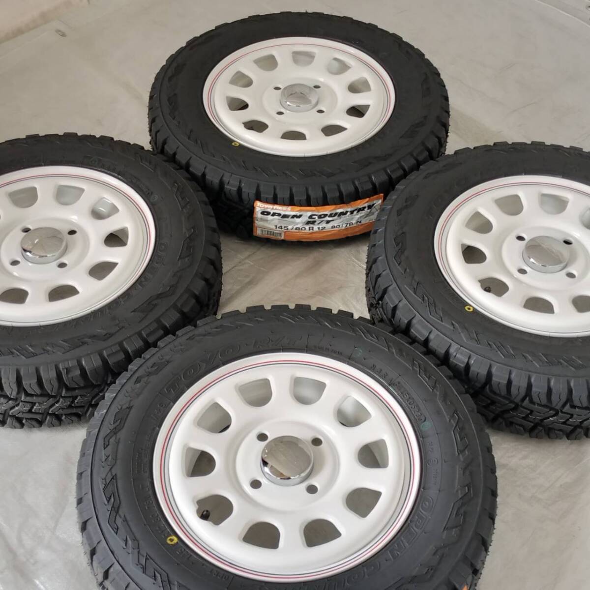 新品 デイトナ 12-4.0J＋42 4-100 ホワイト タイヤ付4本SET 145/80R12 トーヨーOPENCOUNTRY R/T 軽トラ 軽バン (W2404-1)_画像2