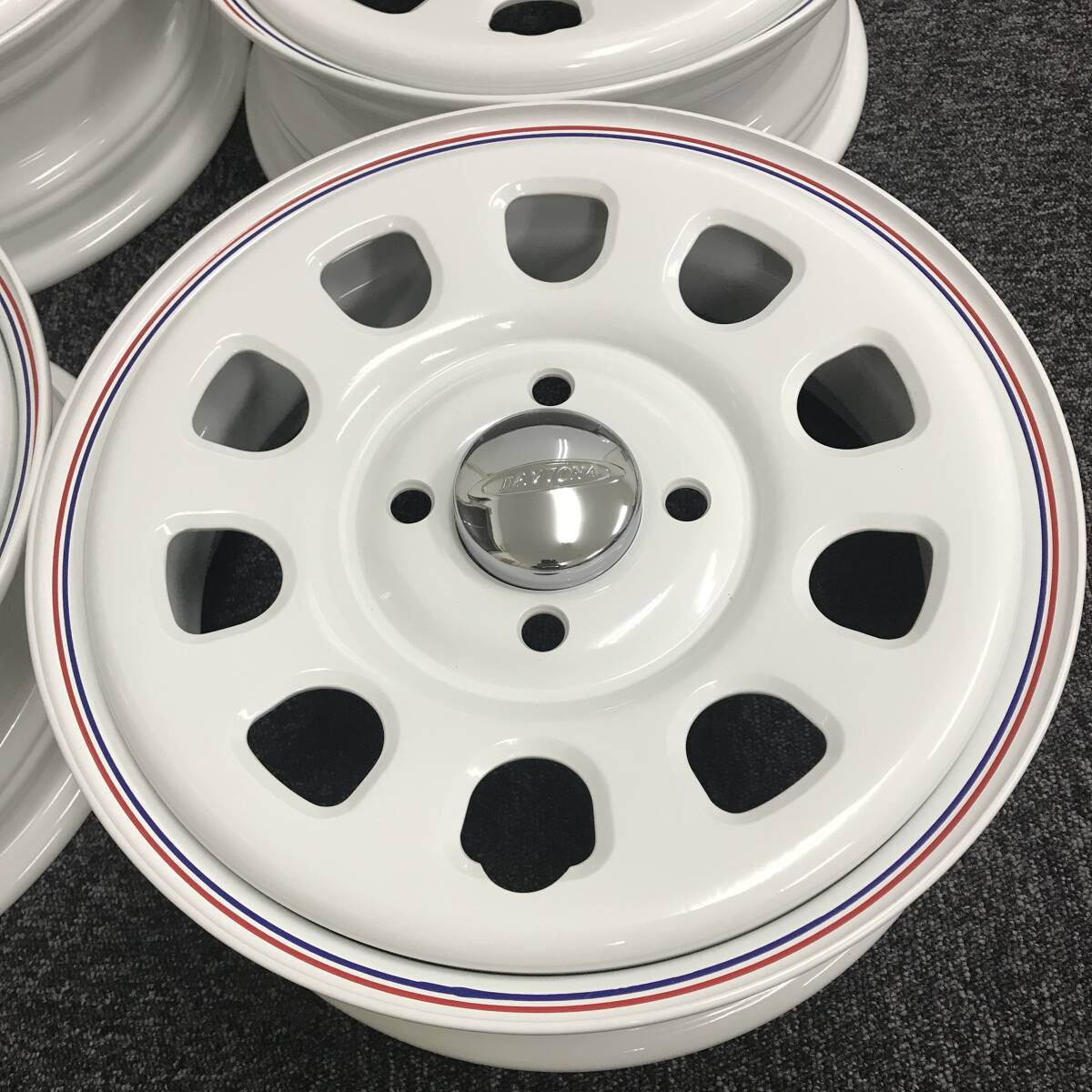 新品 デイトナ 13-4.5J＋40 4-100 ホワイト ホイール4本SET 軽トラ 軽バン バモス エブリイ アウトレット特価(W2405-0)送料込￥27,940_画像5