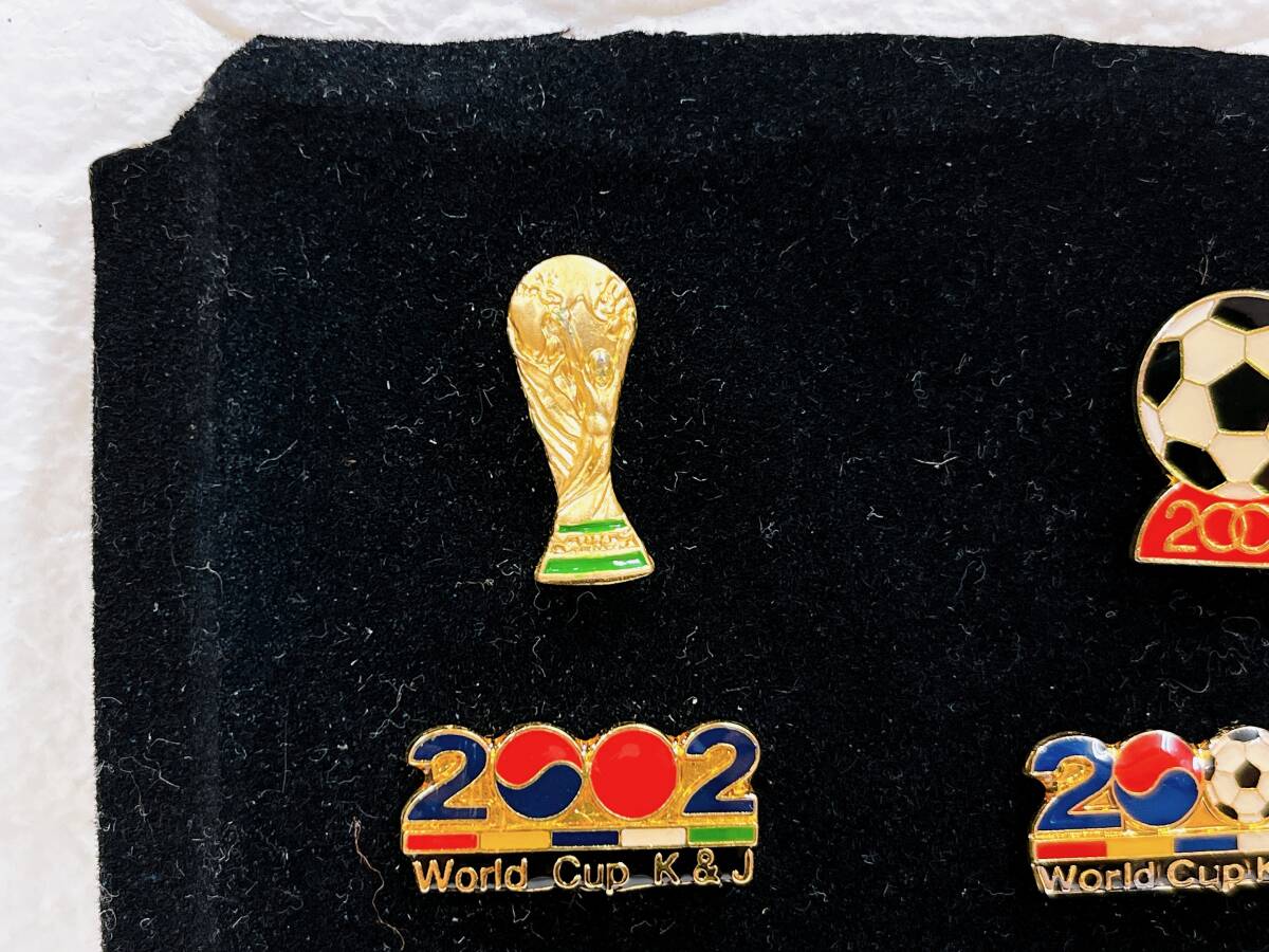 ◎FIFA ワールドカップ 2022◎ピンバッジ六点まとめ カタール サッカーボール トロフィー 未使用経年保管★_画像2