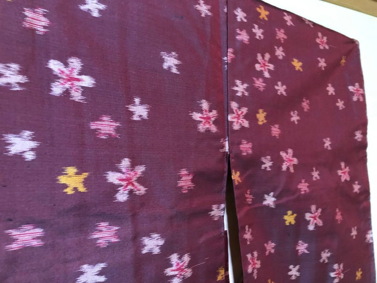 【長羽織】新品未使用品　銘仙風　小説　袷　赤紫　小花柄　羽織紐付き　超美品　アンティーク　長尺