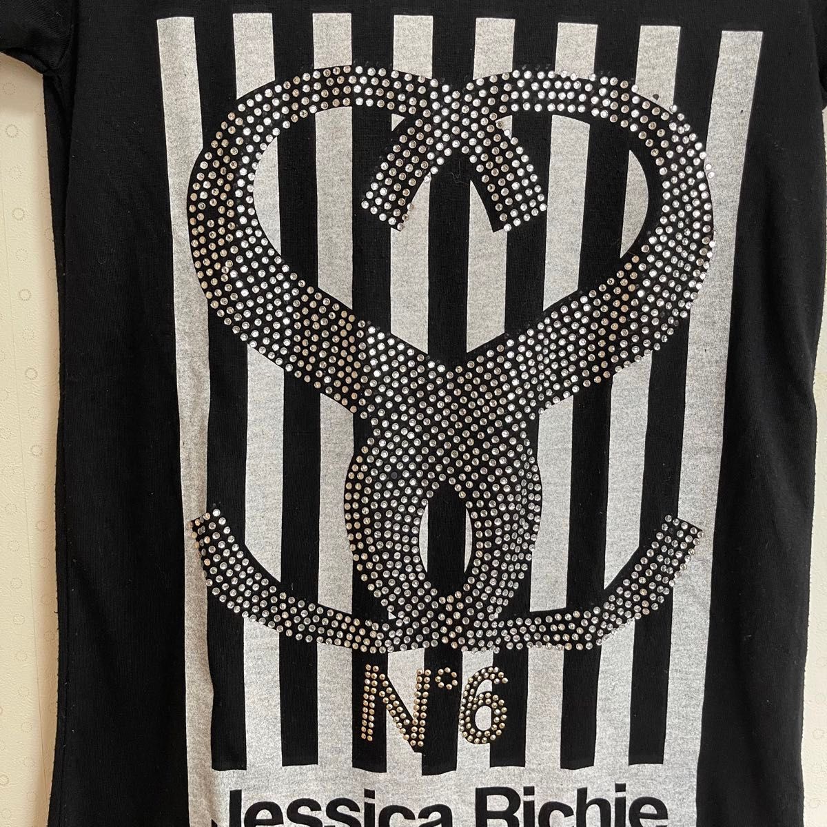 Jessica Richie 半袖　Tシャツ　フロントビジュー付　トップス 黒 カットソー ブラック ロゴ