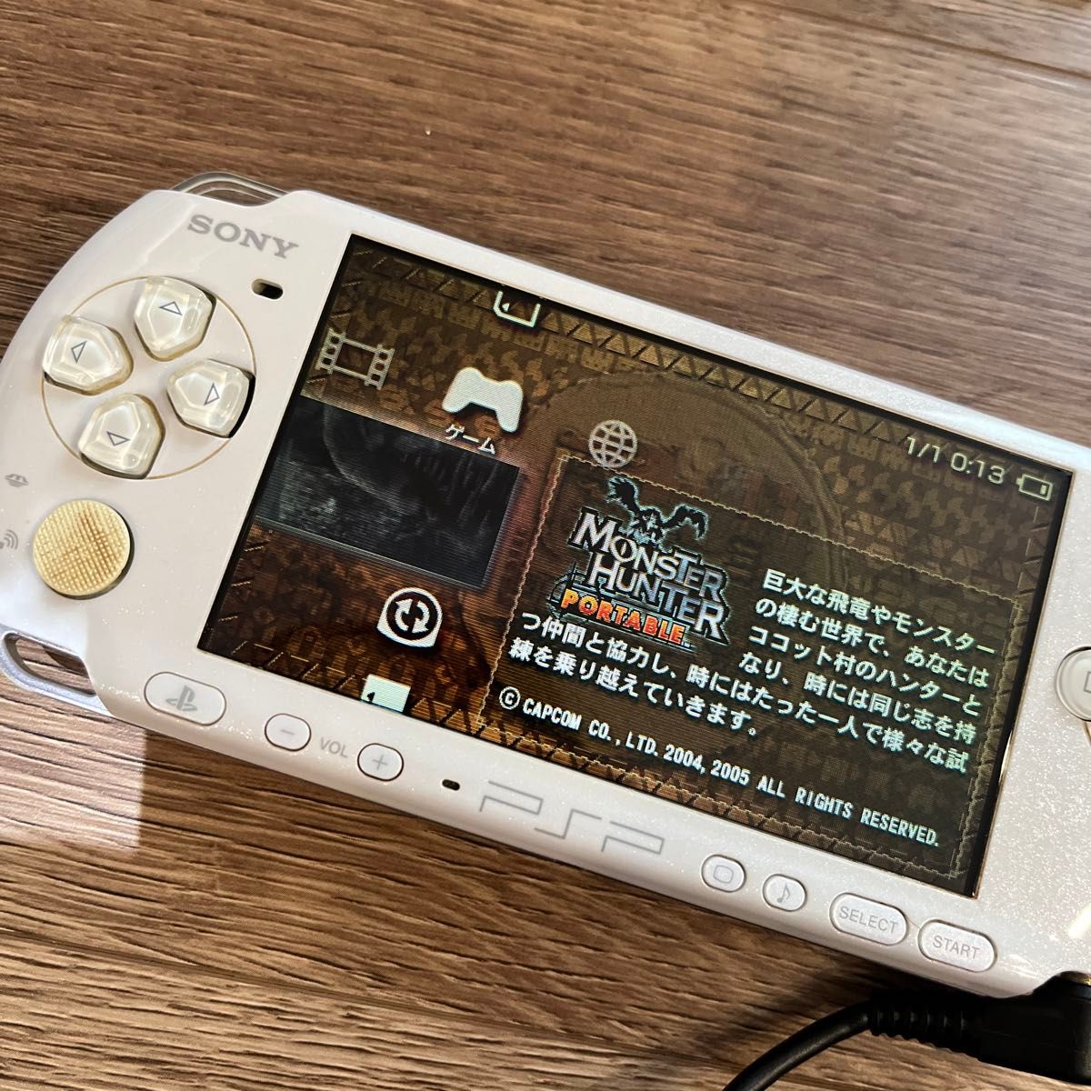 psp-3000 本体　 動作確認済み　バッテリー充電器付き　ラメ　ホワイト PSP