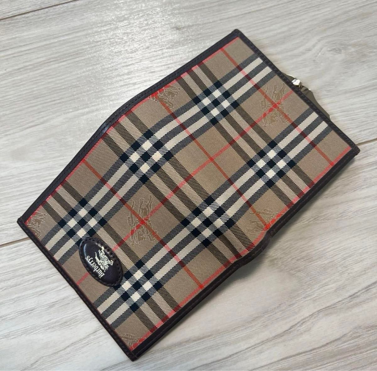希少 BURBERRY バーバリー ノバチェック柄 がま口財布 二つ折り 希少 BURBERRY バーバリー ノバチェック柄 がま口財布 二つ折り