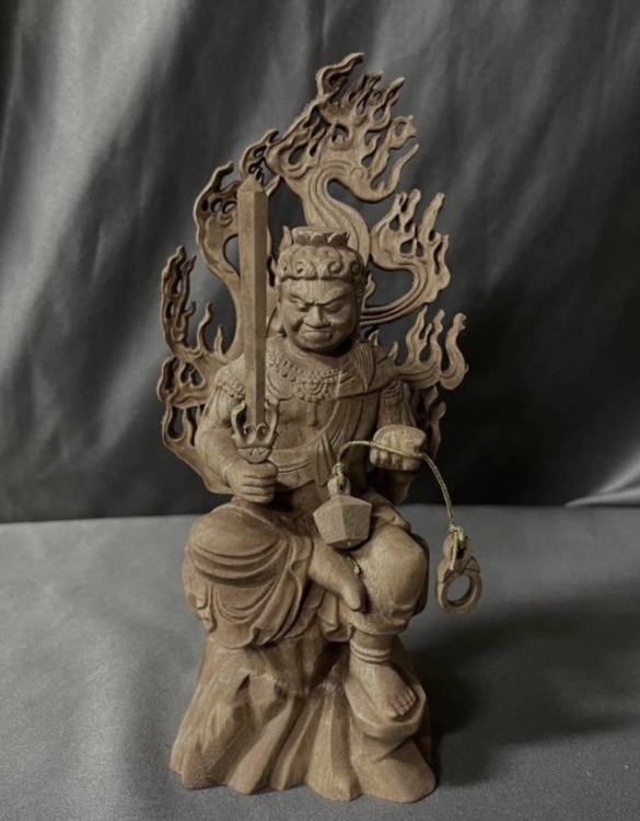 仏教工芸品　総楠製　井波彫刻　極上彫　木彫仏像　不動明王座像_画像3