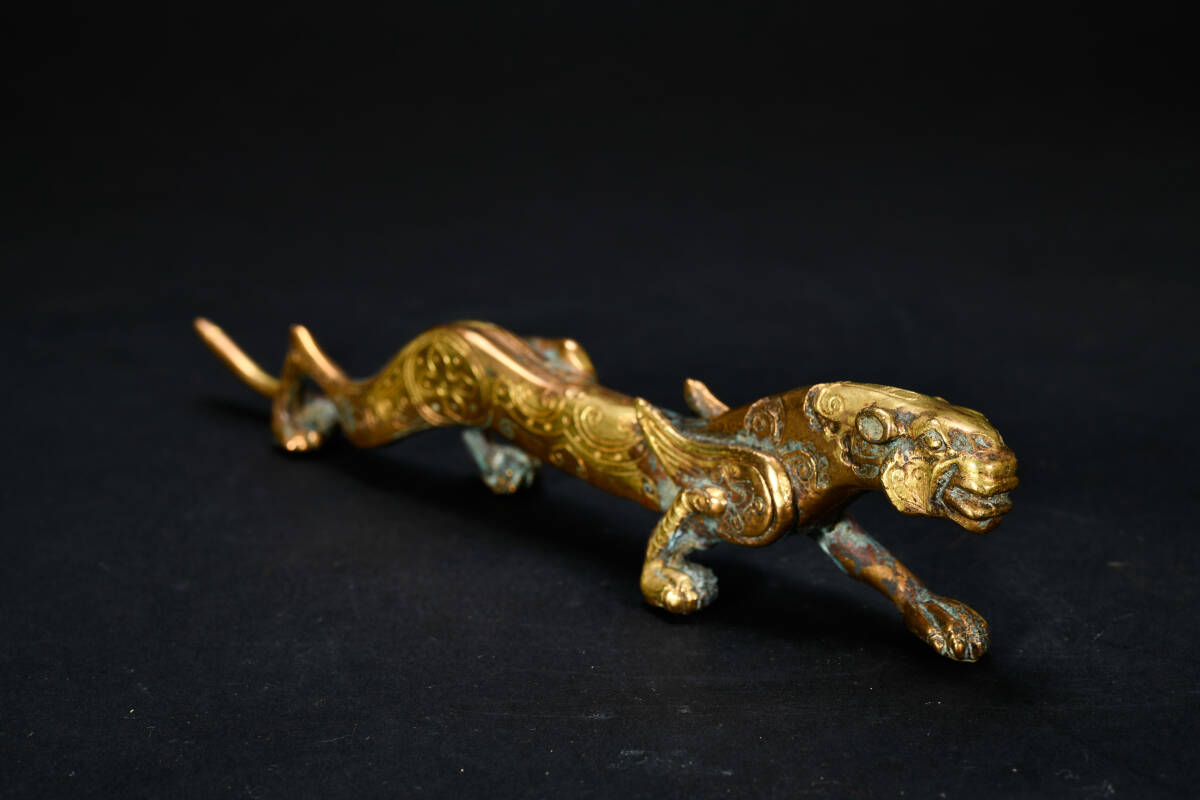 br10650 中国古玩 古銅製 鍍金獣形置物 文鎮 時代物 唐物 青銅器 長 23cm 重 304g_画像3