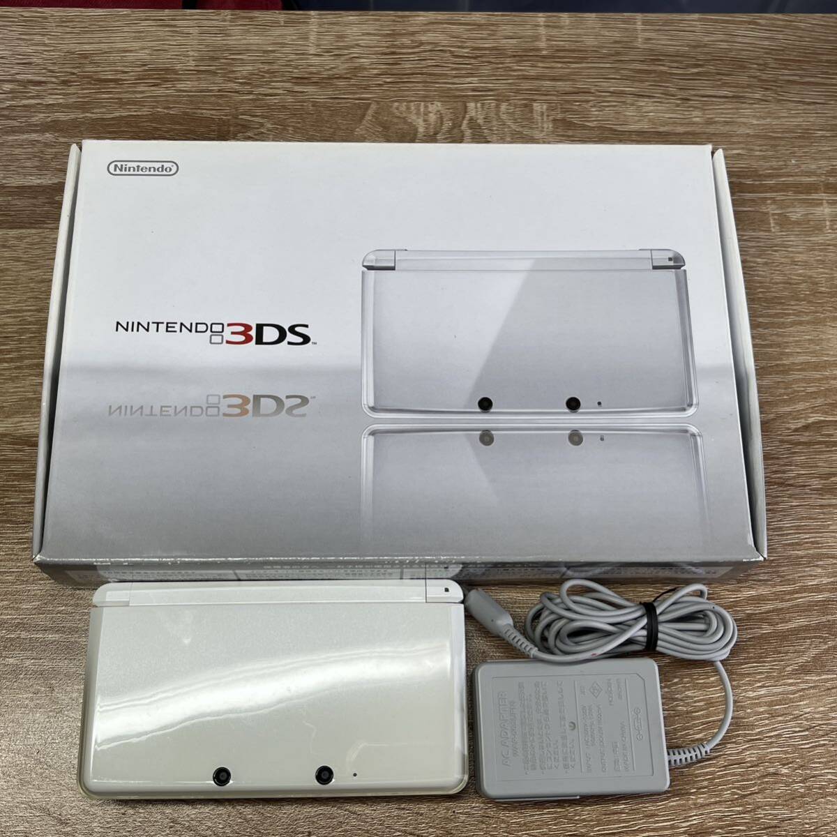 【中古】箱説付き）ニンテンドー3DS アイスホワイト _画像1