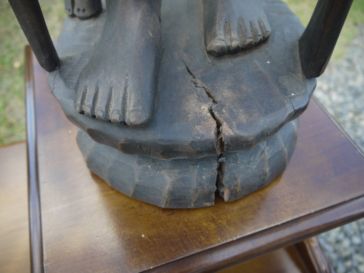 【4Apr24 O】 木彫像 一対 「水汲み/狩り」 インドネシア バリ アフリカ 置物 インテリア 彫刻 アンティーク/ヴィンテージ_画像4