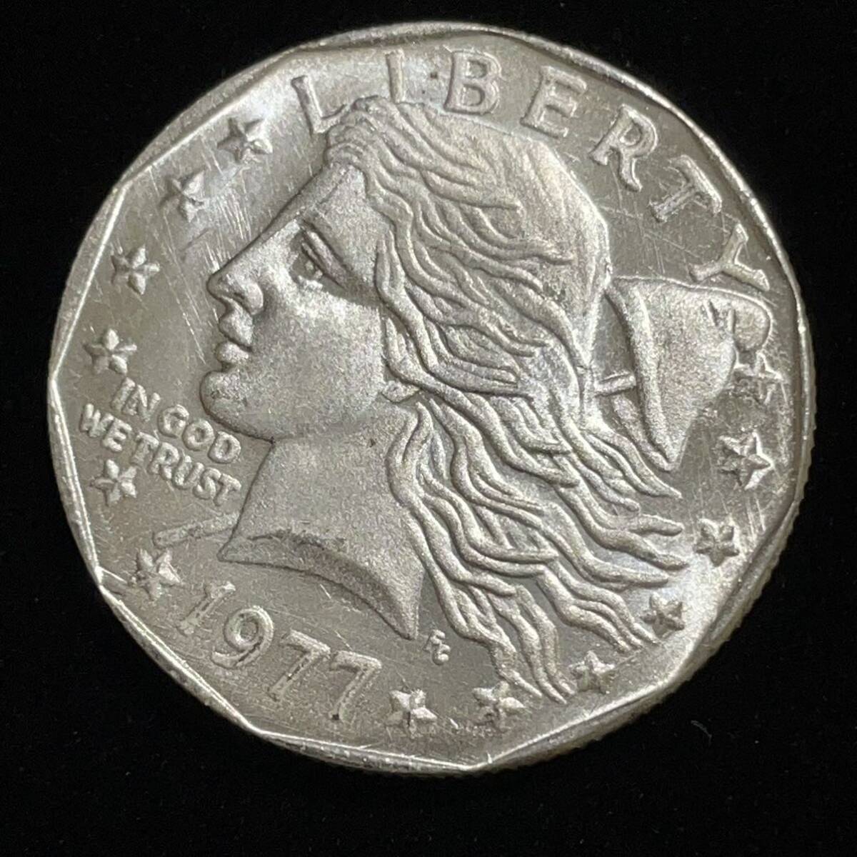 銀貨 硬貨 アメリカ 自由の女神 1977年 リバティ 帽子 飛ぶイーグル 太陽 コイン 古銭 _画像1