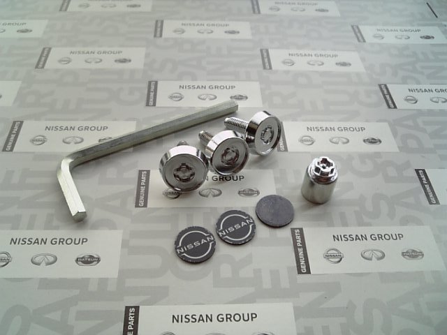  Nissan original new Logo number plate lock bolt L33 Teana TEANA anti-theft mischief prevention for 