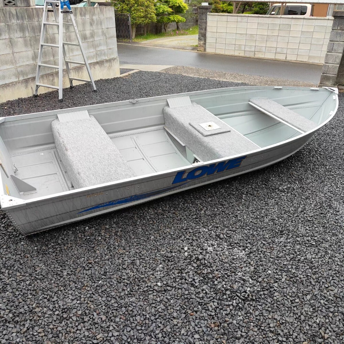 アルミボート Vハル LOWE1256 12.5ftリベット艇 デッキ有 書類 アルミボート Vハル LOWE1256 12.5ftリベット艇 デッキ有 書類