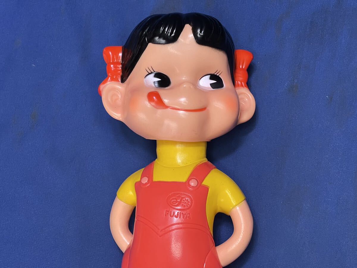 不二家 FUJIYA 非販売 ペコちゃん販売促進人形『 ソフビ ペコちゃん 首振り人形 』- ペコちゃん人形( 台座プラスチック製 ) -の画像2