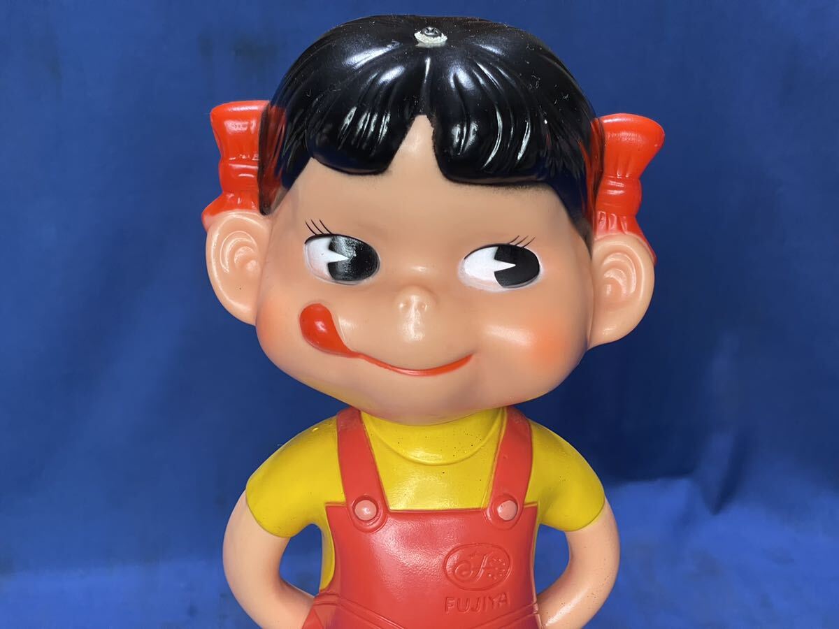  Fujiya FUJIYA не распродажа Peko-chan распродажа .. кукла [ sofvi Peko-chan колеблющийся кукла ]- Peko-chan кукла ( подставка пластиковый ) -