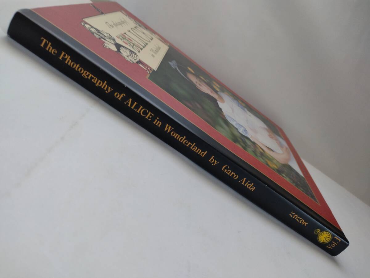 The Photography of ALICE in Wonderland by Garo Aida 不思議の The Photography of ALICE in Wonderland by Garo Aida 不思議の