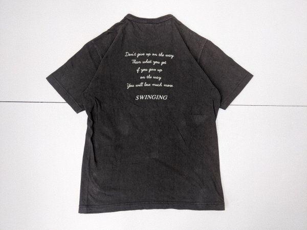 19．日本製 BARNS サンフェードカラー ジャズプリント SWINGING 半袖 Tシャツ 両面デザイン メンズL 黒系白x510_画像3