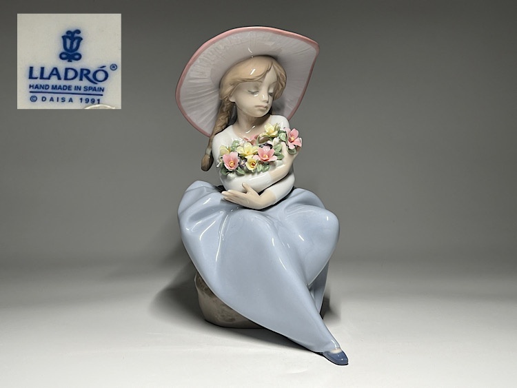 【瑞】リヤドロ LLADRO 少女花フィギュリン 陶器人形 置物 の画像1