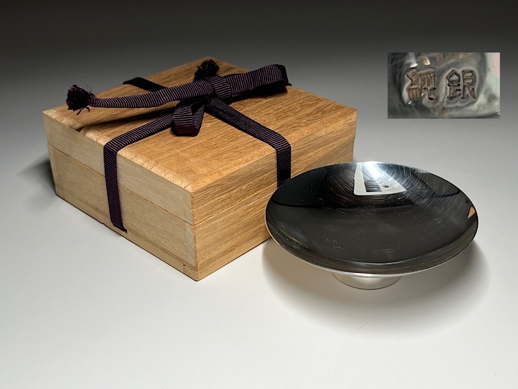 [.] original silver sake cup weight :68g also box 